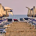 Flat In A With Private Garden Apartman Bibione
