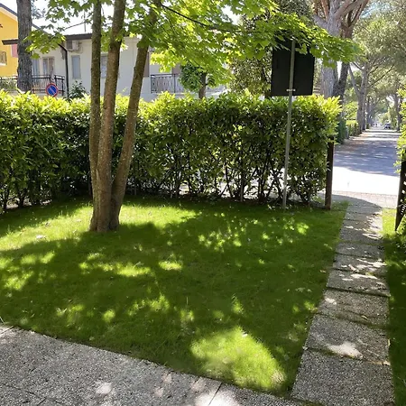 Lägenhet Flat In A With Private Garden *